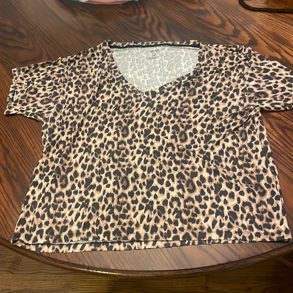 Cheetah print Victoria’s secret V-neck t-shirt